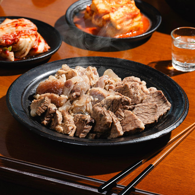 [금왕설렁탕] 수육플레드 + 김치 깍두기 포함 (700g이상) 밀키트 세트 간편식 어르신 건강식, 700g, 1개