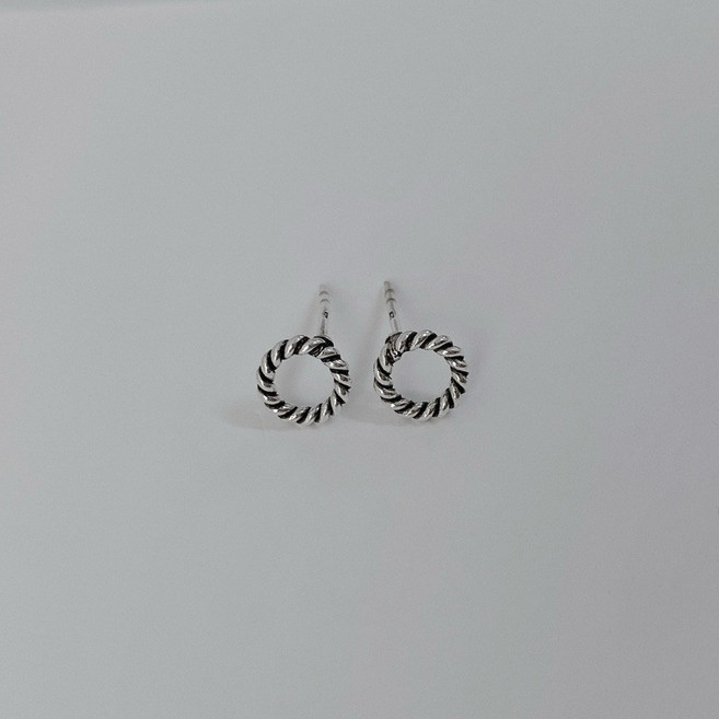 S925純銀迷你麻花圈耳環