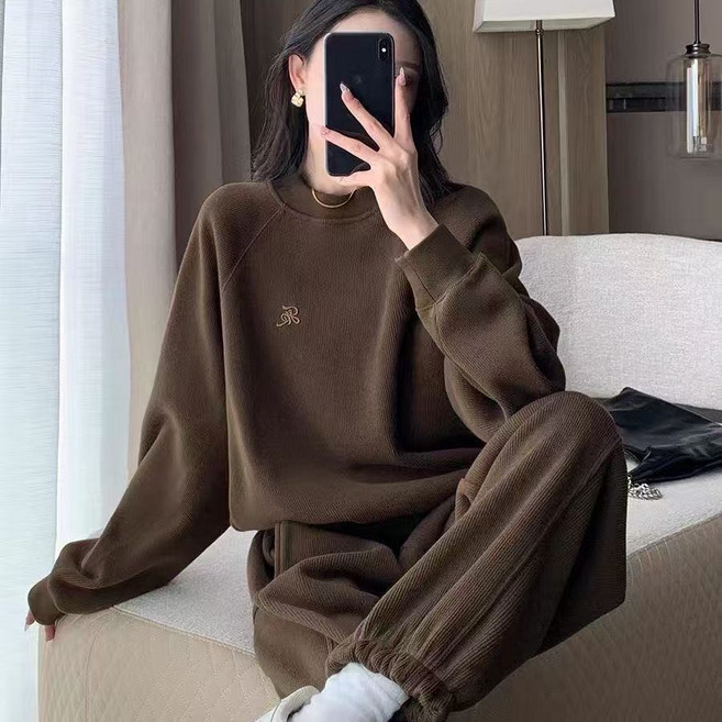 AREVI가을 겨울 신상품 여성 여성트레이닝 세트 데일리 캐주얼 고급 빅 사이즈 기모 반폴라 후드티 조거 팬츠 투피스 루즈핏