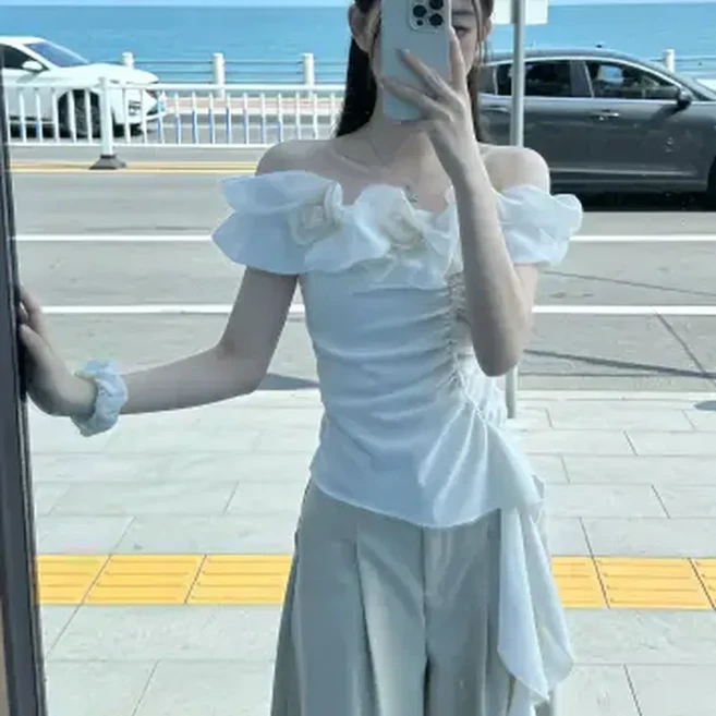 一字肩花朵不規則上衣 設計感 褶皺 露肩 短袖T恤