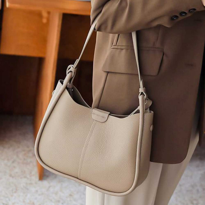 러브켓가방 천연소가죽 숄더백 여자 크로스백 캐주얼 포멀룩 가방 689000EA (1EA)