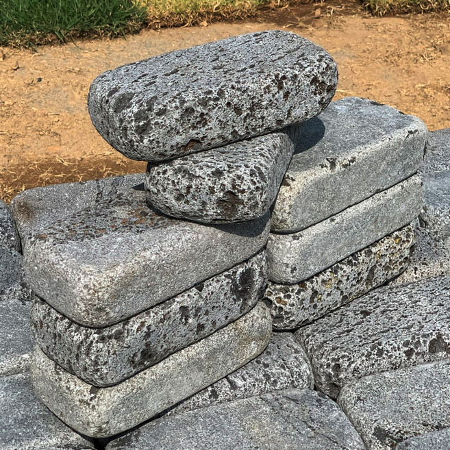 현무암 굴림벽돌 8장 타일 경계석 조경석 디딤돌
