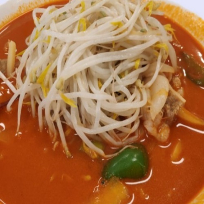 25년 경력의 김문재사장님이 직접 요리하는 대식가용 우삼겹 차돌짬봉