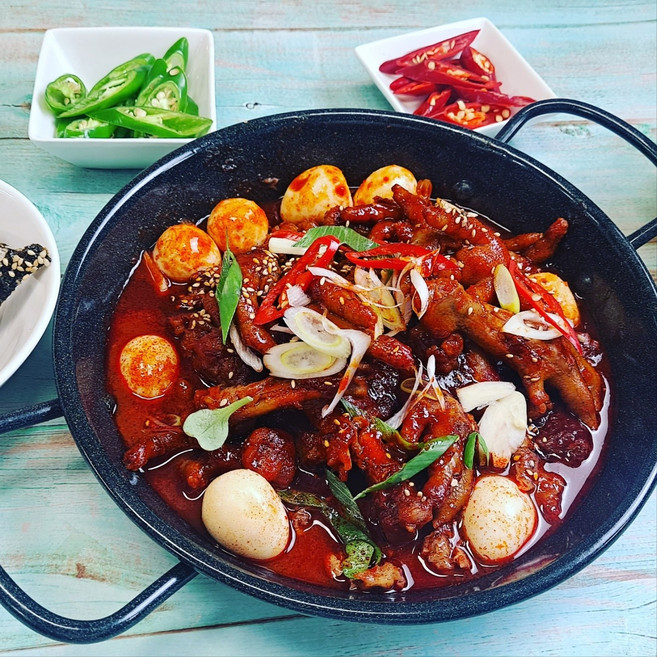 [형부닭발] 맛있는 국물 닭발 먹으면 먹을수록 끌리는 맛! 형부닭발 매운맛, 800g, 1개
