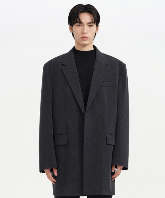 무신사 스탠다드 오버 숄더 롱 블레이저 차콜 그레이 525138