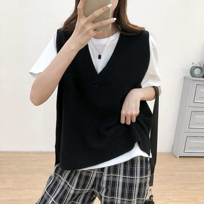 V領寬鬆針織背心 - 時尚百搭無袖上衣 展現層次感穿搭