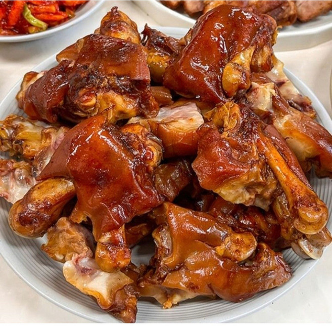 정만농수산 30년전통 씨간장 잡고 뜯어먹는 쫀득한 통미니족발, 6개, 300g