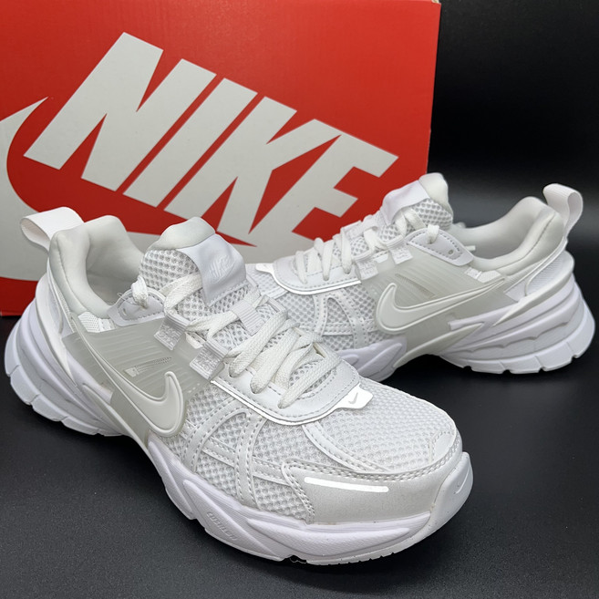 [나이키 정품] v2k 여자 운동화 스니;커즈 우먼 가벼운 데일리 러닝화 여행용 파우치 포함