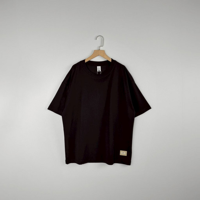 【OniWear】夏季韓版素色微落肩皮標男生T恤 日常穿搭必備 短T