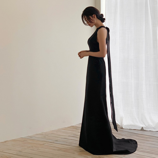 [비치팜]토파즈 홀터넥 백 리본 셀프 웨딩 파티 피로연 블랙 드레스
