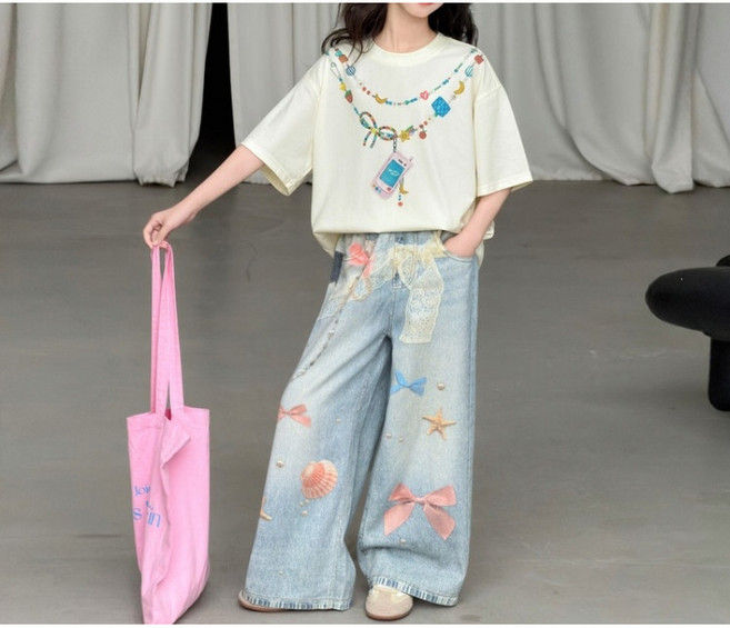 해피유통 사랑스러운 만화 프린트 반팔티와 해양풍 루즈핏 청바지 조합 디자인14세 이상