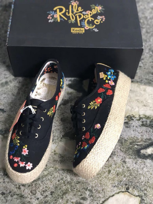 Keds 電繡花朵厚底帆布鞋