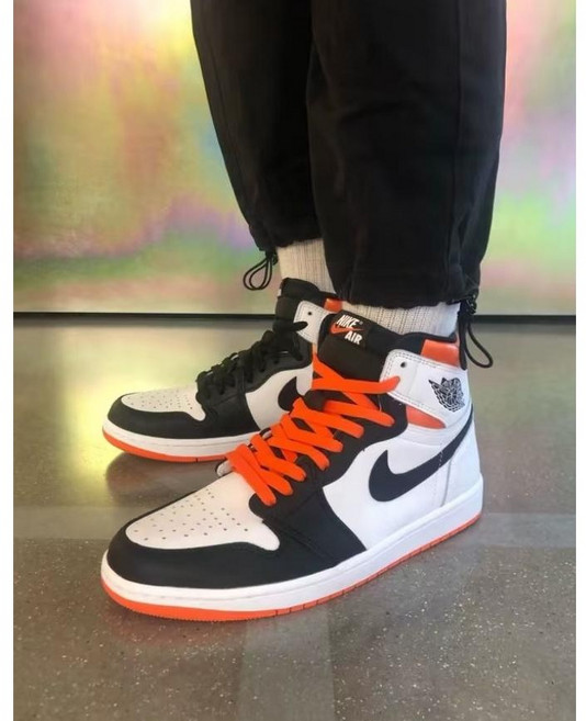 국내매장판 나이키 에어조던1 레트로 하이 OG 일렉트로 오렌지 555088-180