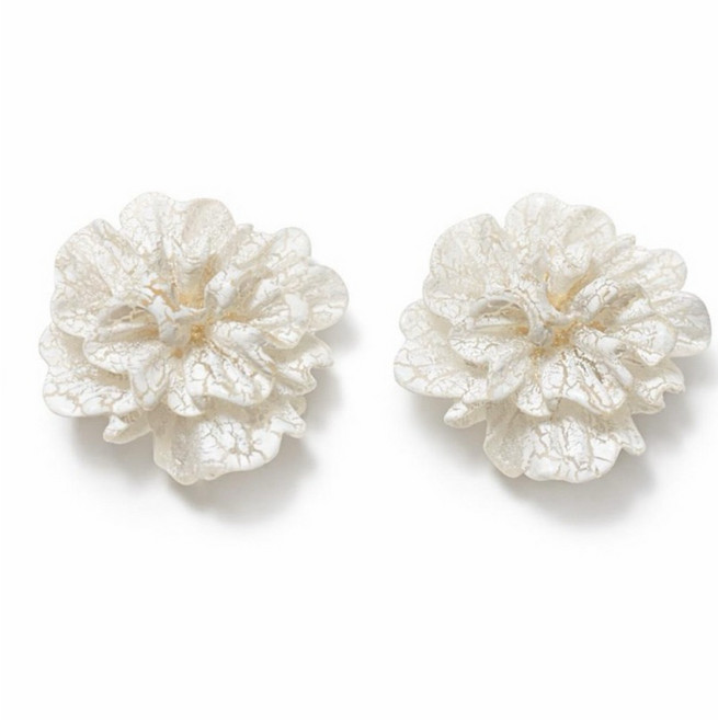白色花朵造型夾式耳環