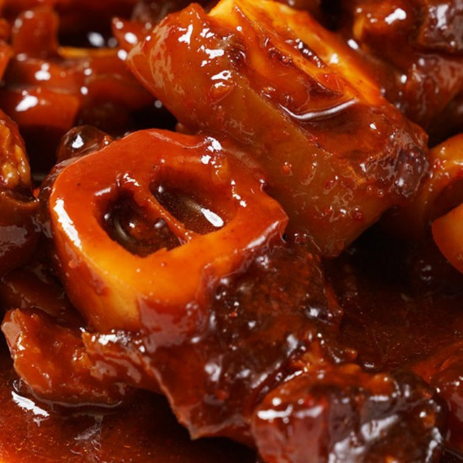 [식탁이야기]국물까지 진한 한끼 보양식 매콤 한우 우족찜 1kg+1kg