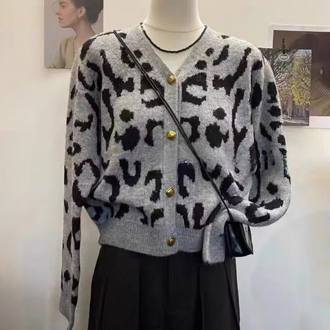ROYALBELLE 여성 레오파드 패턴 브이넥 버튼 포인트 데일리 니트 가디건 S022602