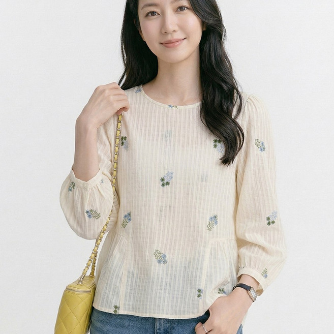 나바바 NB3128 여성 여리여리 플라워 자수 라운드넥 7부 블라우스