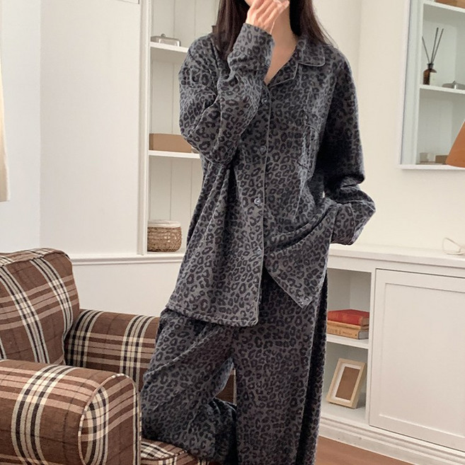어나더뷰 2901 [양기모] 레오파드 피치기모 파자마 상하세트 호피 긴팔 긴바지 벨벳 겨울 루즈핏 홈웨어 잠옷