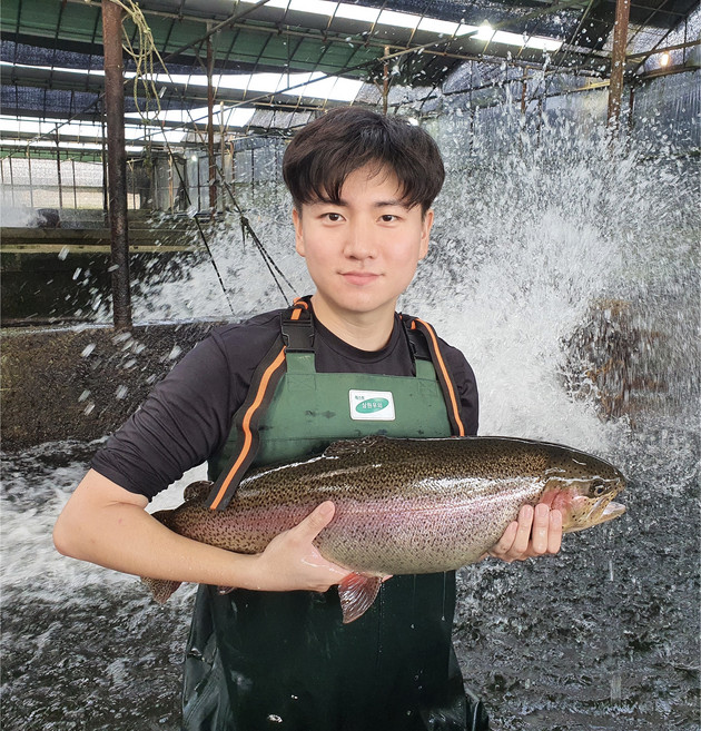 1급수에서 자라는 이화정 송어, 송어회 살코기 400g(가시제거 됨), 1개