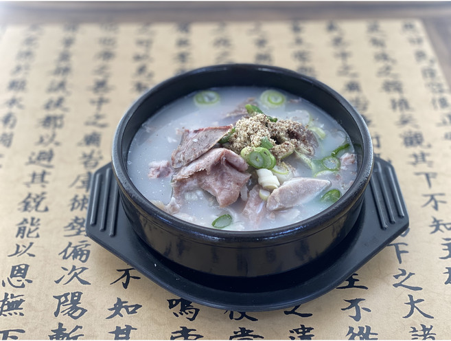 맛순 돼지국밥 국내산 국물진한 머릿고기많은 국밥 사골국물 간편식품, 1개, 550g