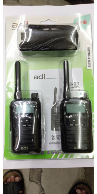 (TOP 3C家電館)adi AV-03 FRS 免執照 迷你袖珍型 無線電對講機【黑色】, 1個