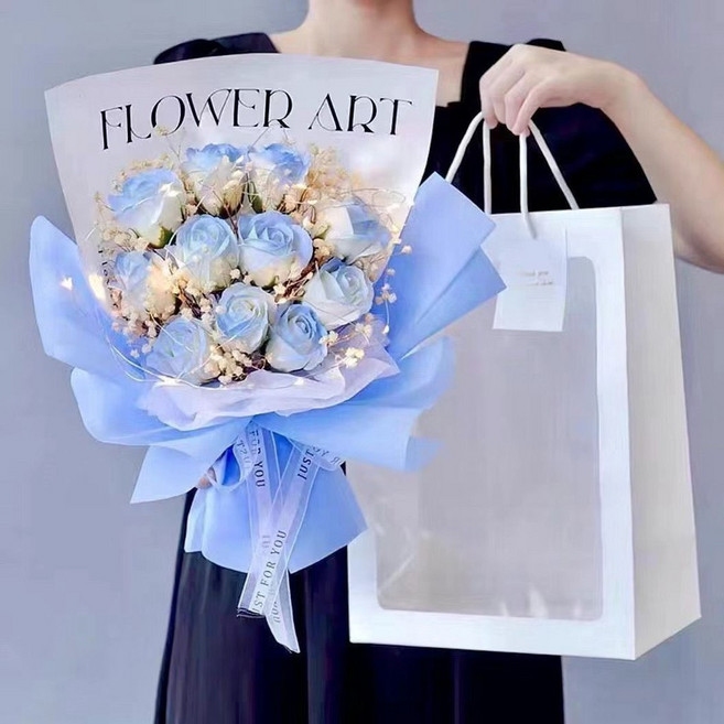 FLOWER ART 碎冰藍玫瑰香皂花束 11朵滿天星乾花禮盒 附贈禮袋與燈串 浪漫情人節畢業生日禮物, 11朵碎冰蓝玫瑰花束+礼袋灯