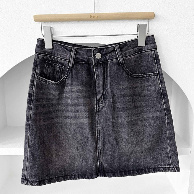 A字牛仔短裙，金屬開釦設計，顯瘦高腰款