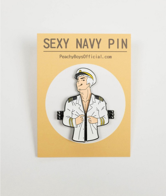 桃色壞男孩 海軍變裝徽章, 1個