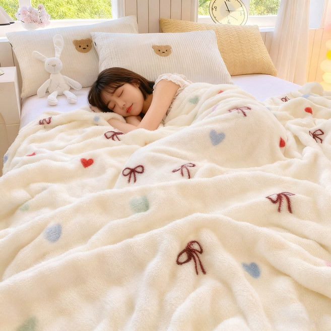 Flyaiku 극세사 담요 하트 리본 패턴 겨울용 고밀도 보들보들 블랭킷 정전기 방지 소파 캠핑용