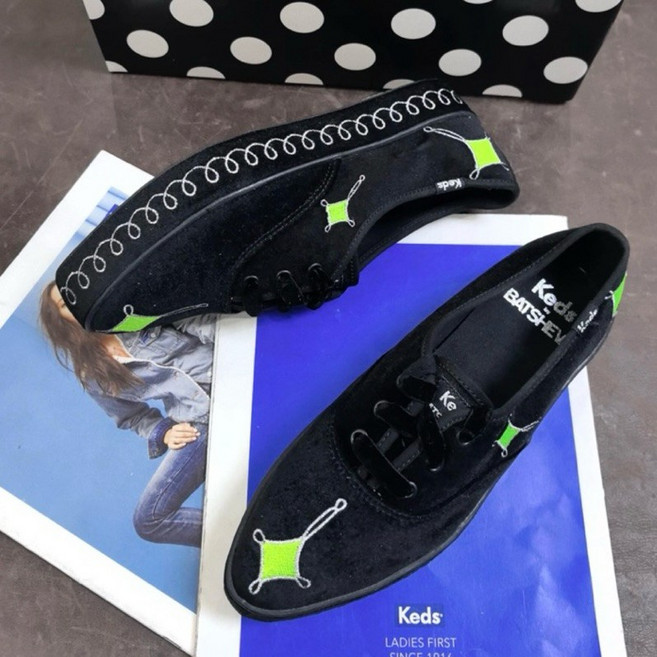 Keds 聯名款 天鵝絨尖頭刺繡星星休閒鞋