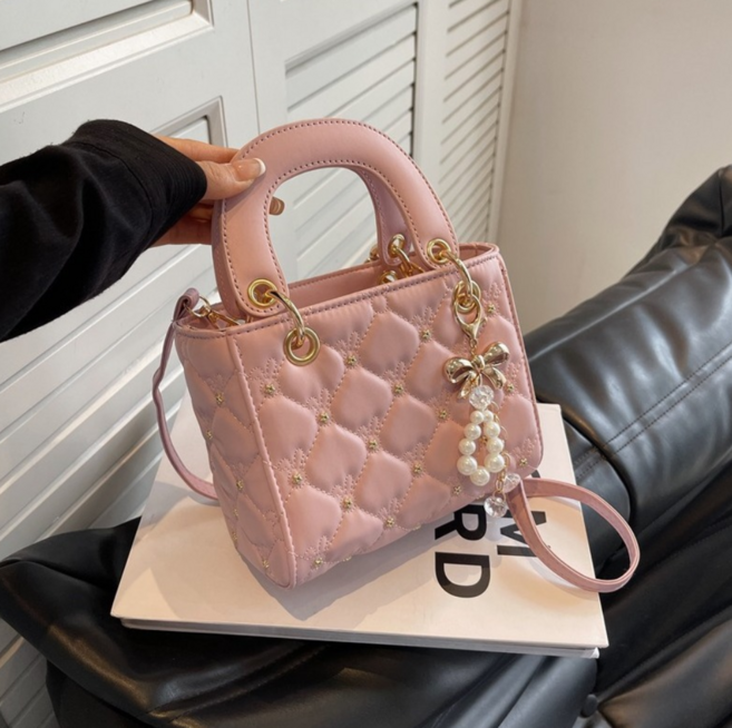 닥스키즈 여성 퀼팅 실 진주 토트백