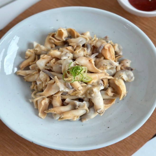 일등농수산 국내산 특품 급냉 손질 흑고동, 4개, 100g내외 1팩