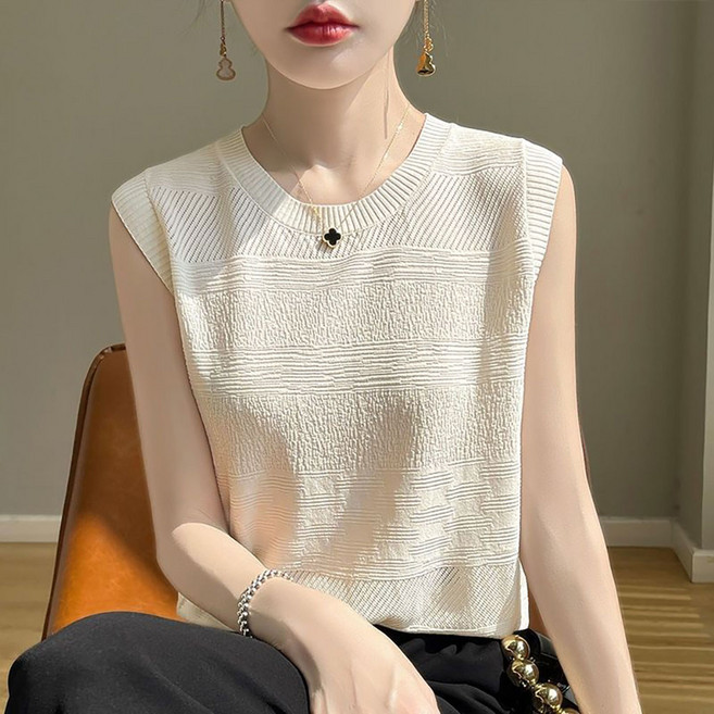 VVRR 여성 라운드넥 세련된 기본핏 나시 베이직 컴포트 니트 민소매 티셔츠 A0040814