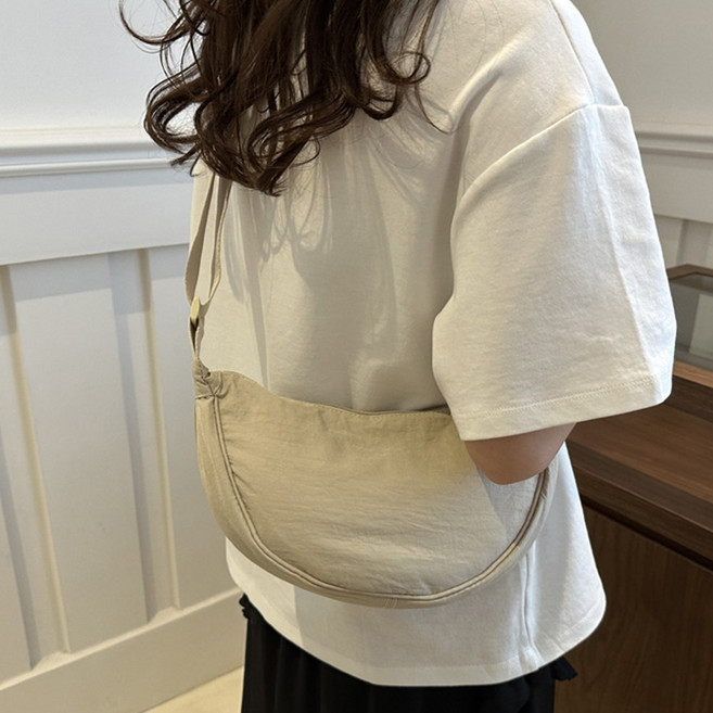 베로 가벼운 반달 미니 크로스백