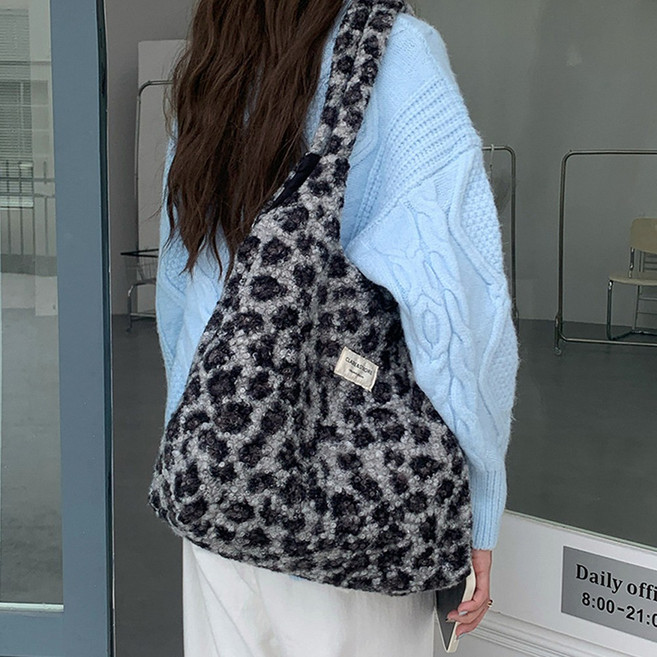 어반플리커 호피무늬 레오파드 보부상 숄더백 뽀글이호피백