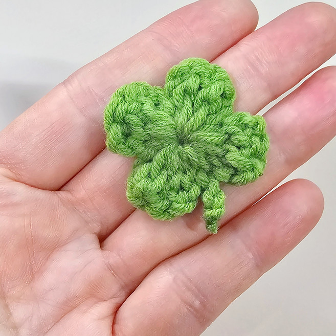 500원 행운 미니 네잎클로버 손뜨개 소품, 1개, 풀잎