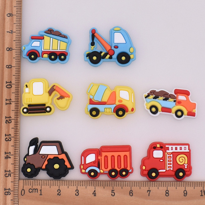 [Redcorner] 8종 자동차 파츠 세트 남아 클로그 중장비 신발 PVC 부드러운 DIY 액세서리 장식 버클 꾸미기