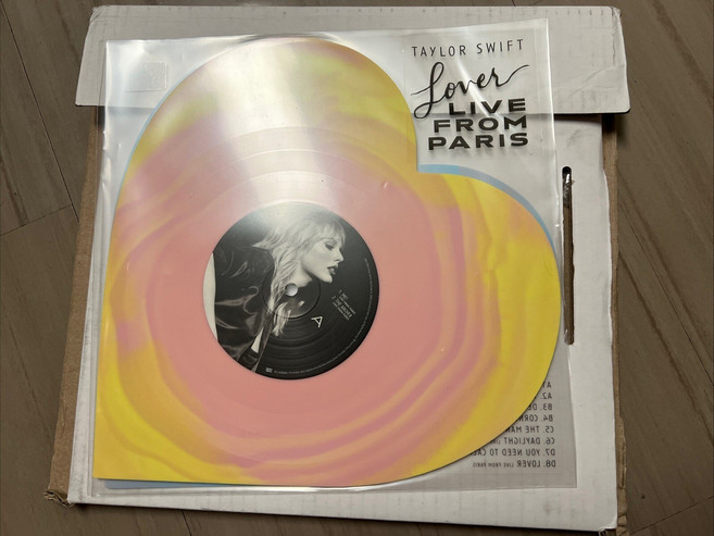 (수입 LP) TAYLOR SWIFT Lover Live From Paris Heart Shaped Vinyl, (수입 LP) TAYLOR SWIFT Lover Liv