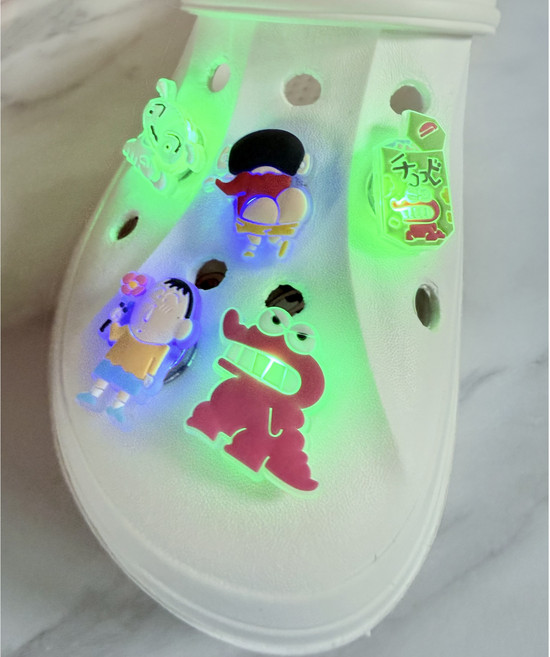 [윈썸] LED 야광 불빛 까까머리 신짱 초코비 못말리는 친구들 캐릭터 신발꾸미기 신꾸 실내화 (5P)
