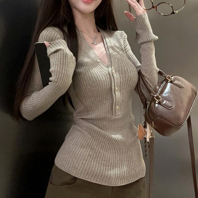 아이엠몽 여성 브이넥 골지 단추 포인트 슬림 긴팔 티셔츠