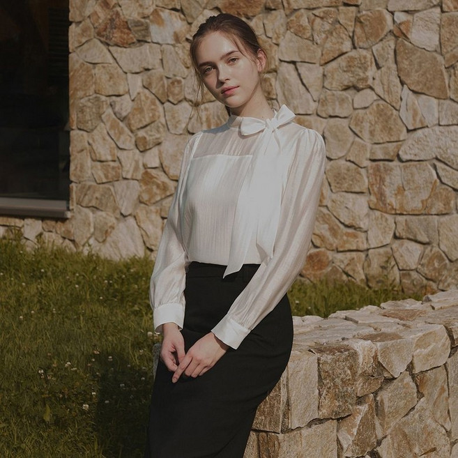 [백화점 정품] 잇미샤 [25 FW] 페미닌 타이 블라우스 ITP8ZBL430