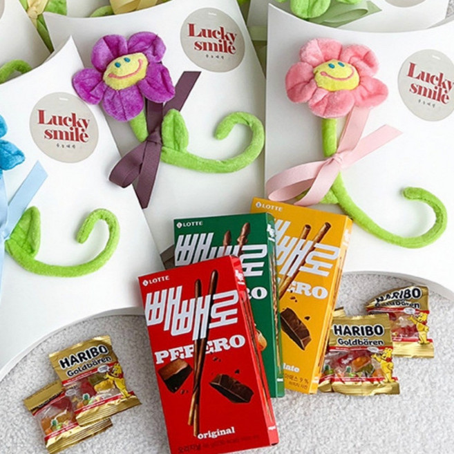 [빼빼로/수능 응원 선물 세트] 스마일 플라워 인형+빼빼로(랜덤) 2종+하리보 2개 1세트 (문구 가능), 그레이, 1개