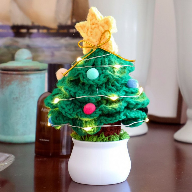 이지유 (전구+선물 포장) 뜨개 크리스마스 트리 수제 손뜨개 미니트리 장식 소품, 그린