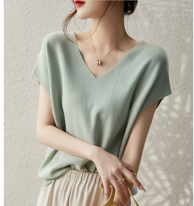 【廷選】冰絲針織衫 V領短袖T・百搭針織衫・涼感衣・氣質穿搭 ・薄款上衣・洋氣女裝・通勤百搭・舒適女裝・簡約風