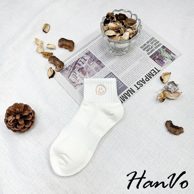 HanVo 笑臉刺繡簡約純色短襪 透氣親膚百搭棉襪 韓系襪子 A12-6204