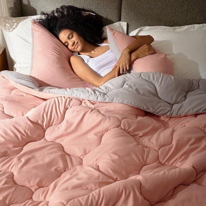 Comfort Spaces Vixie 모던 지오메트릭 쿼터포일 구름 퀼트 디자인 사계절용 다운 대체 침구 세트 매칭 베개 커버 풀/퀸(228.6cm x 228.6cm)(9