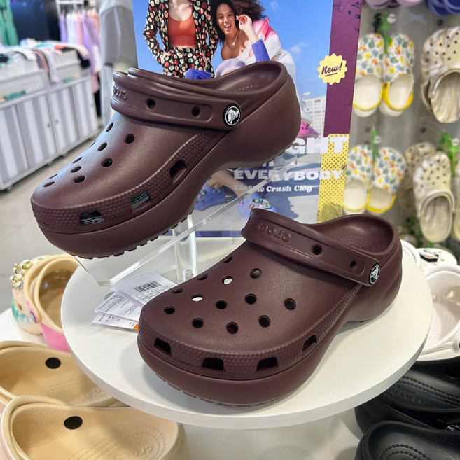 [크록스] 정품매장배송 206750-6WD 여성 클래식 플랫폼 클로그 다크체리 (높이 4.1cm) - NC순천점