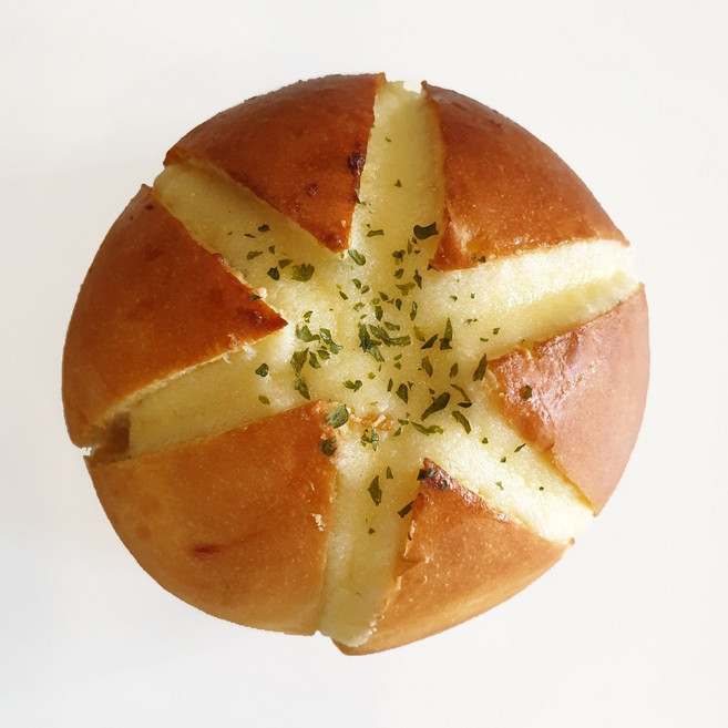 너츠앤파이 6쪽마늘크림빵, 1개