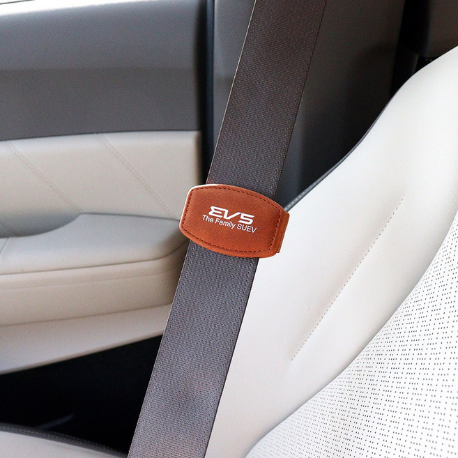 [비브랜드](더원스)로고인쇄 실내 안전벨트 조임방지 가죽 자석 고정클립 스토퍼 벨트락 홀더 EV5 호환, 블랙