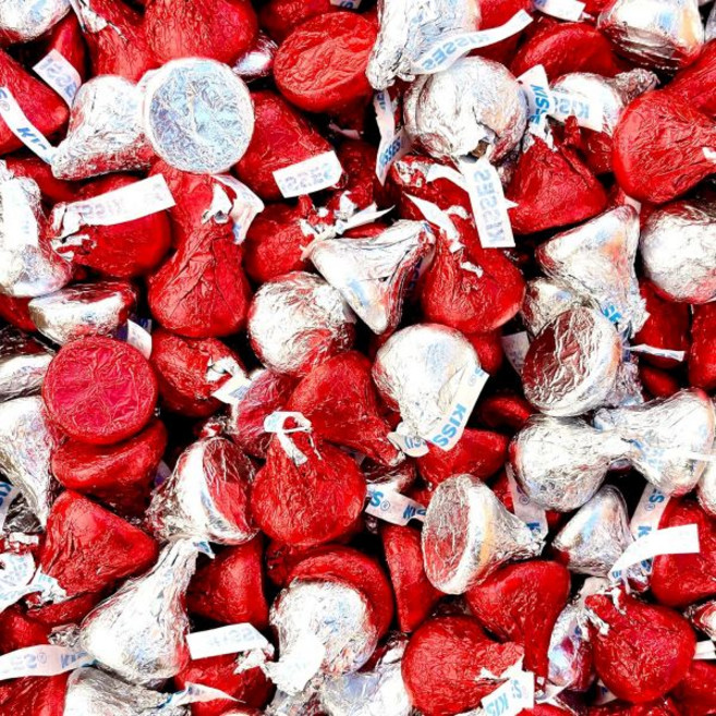 벌크 대용량 간식 CandyKrave 초콜릿 캔디크레이브 허쉬의 핫 코코아 키스 어머니의 날 캔디 1파운드 약100개입 1팩 포장 사탕, 레드 & 실버, 4 lb, 1개